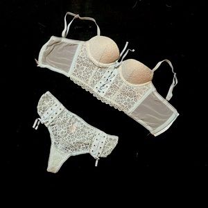 32B Victoria’s Secret Bra Set, Medium M Underwear Dancewear